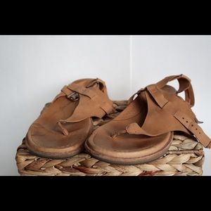 Teva tan sandals size 9 better fit for 8